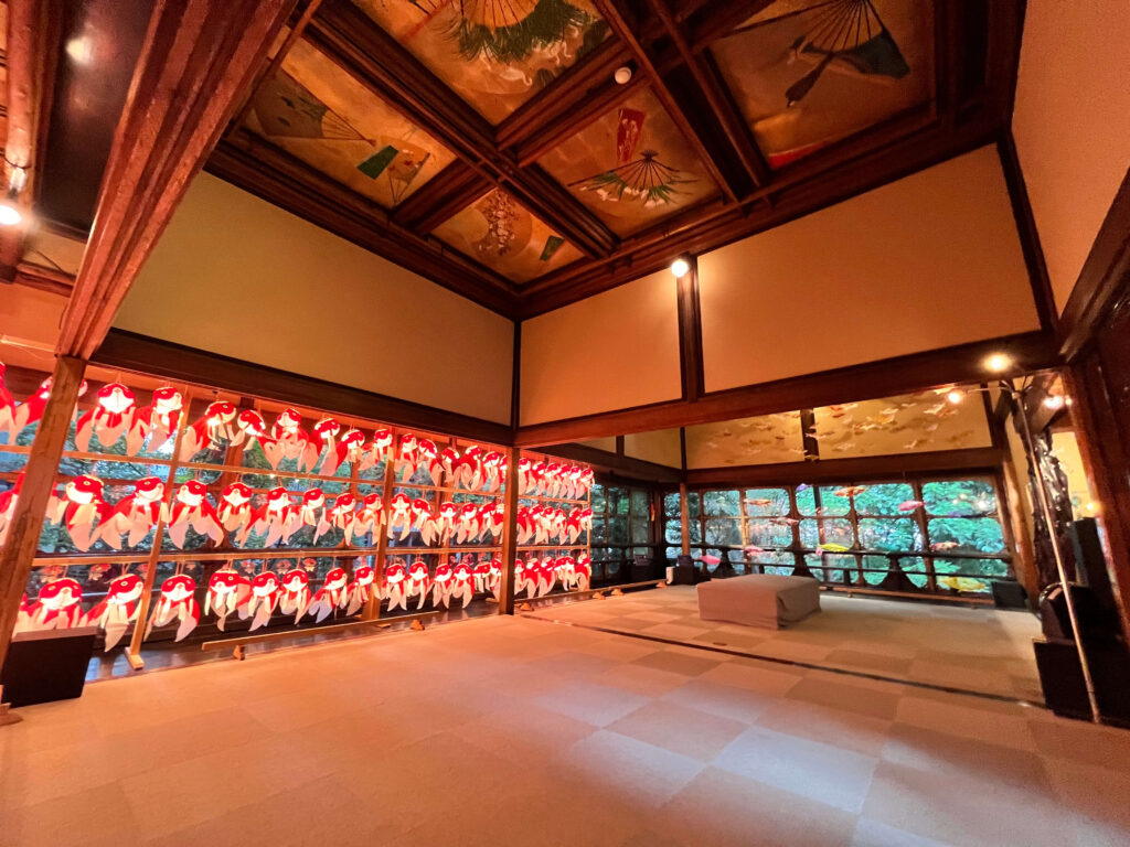 頂上の間の全景写真