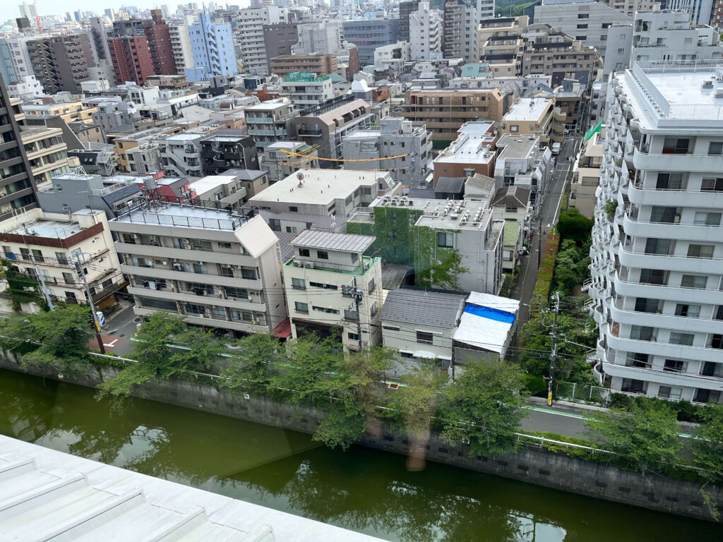 ホテルからの昼の景色の写真