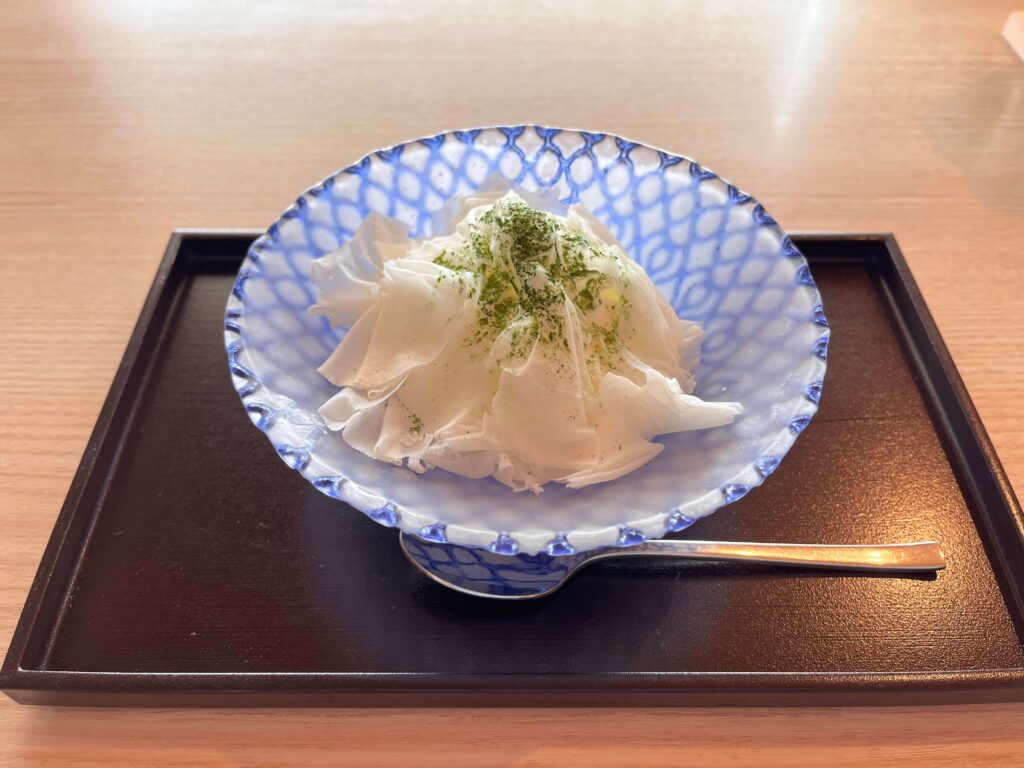 ミルクかき氷(抹茶味)の写真