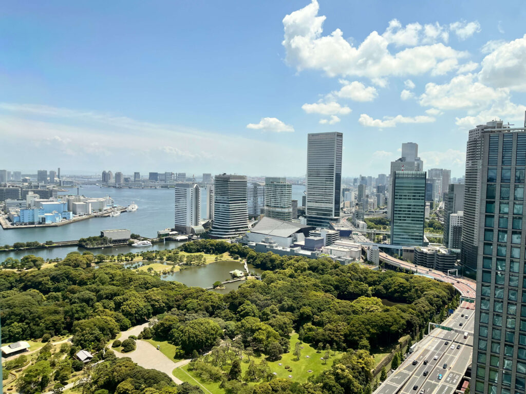 コンラッド東京から見た浜離宮の写真