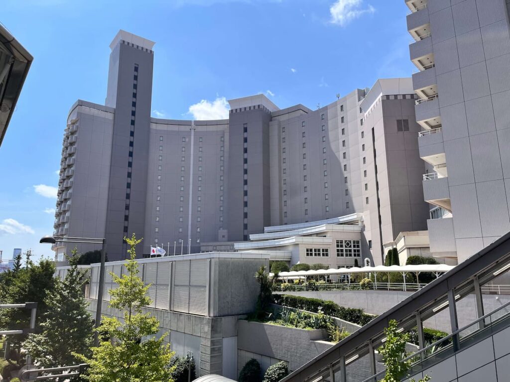 ゆりかもめからみるヒルトン東京お台場