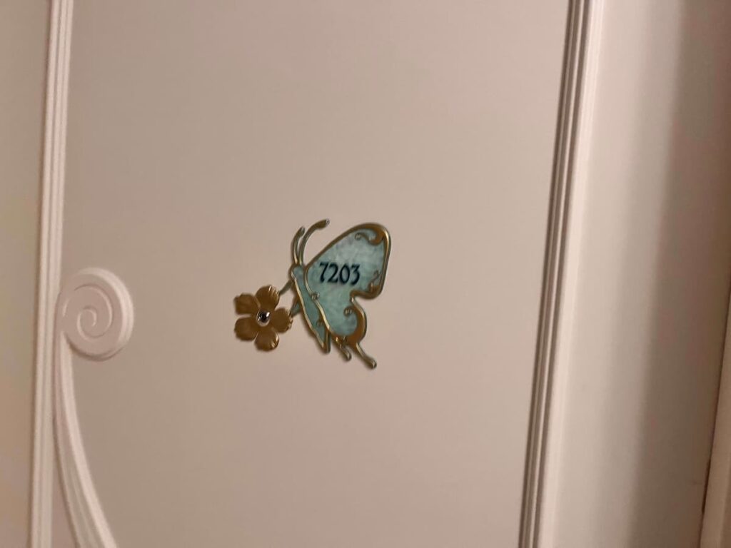 7203室の扉